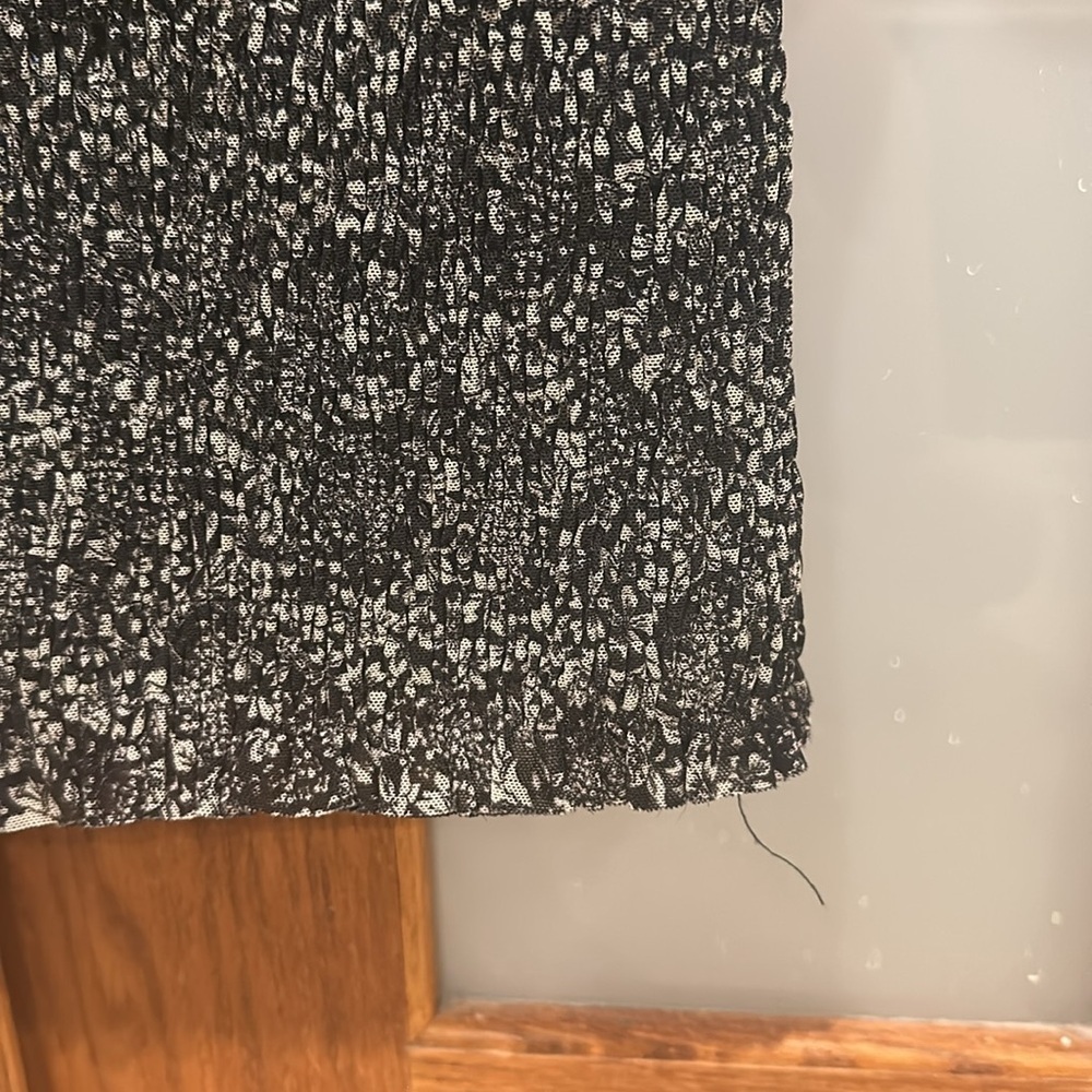 Anthropologie floral black and white blouse in great condition! - Picture 4 of 10
